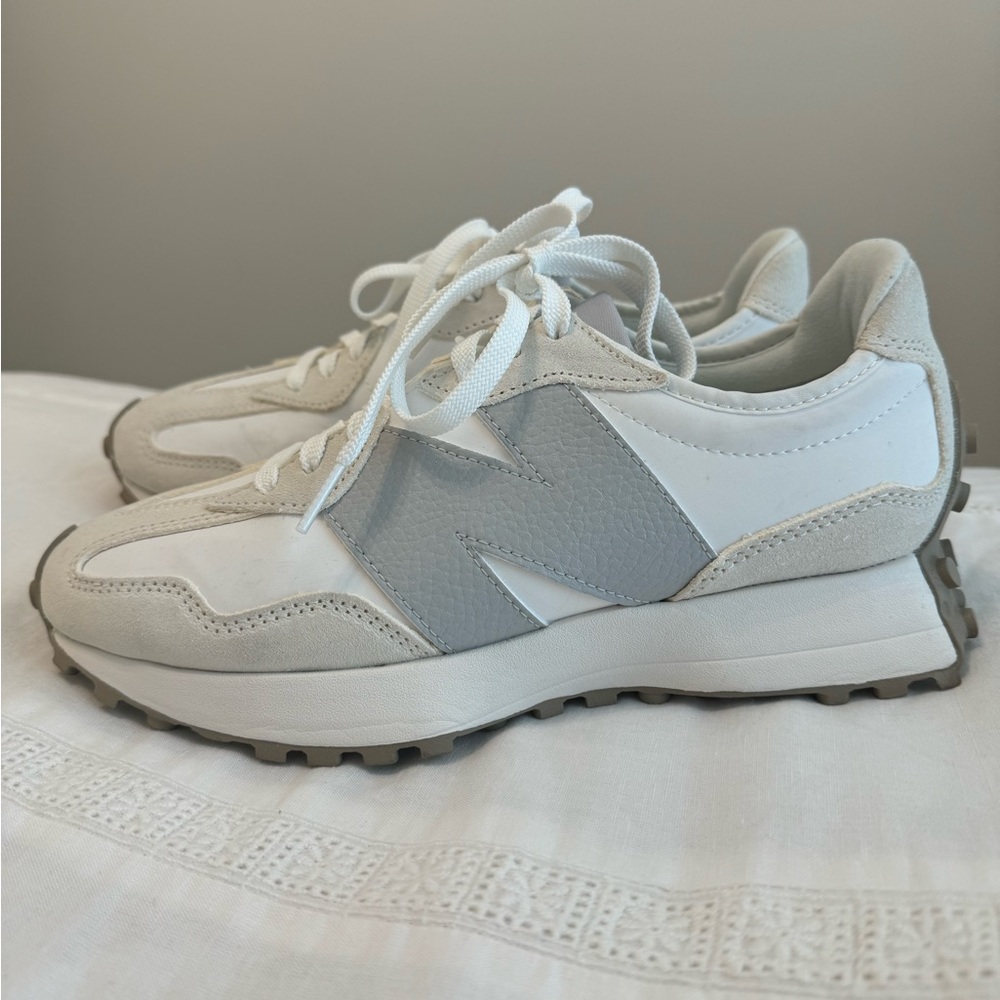 New Balance Women's Sneakers - White and Gray
